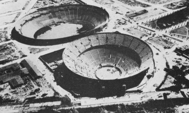 vista-aerea-de-la-plaza-y-el-estadio-construido-al-mismo-tiempo-y-siguindo-las-mismas-especificasciones-que-la-plaza.